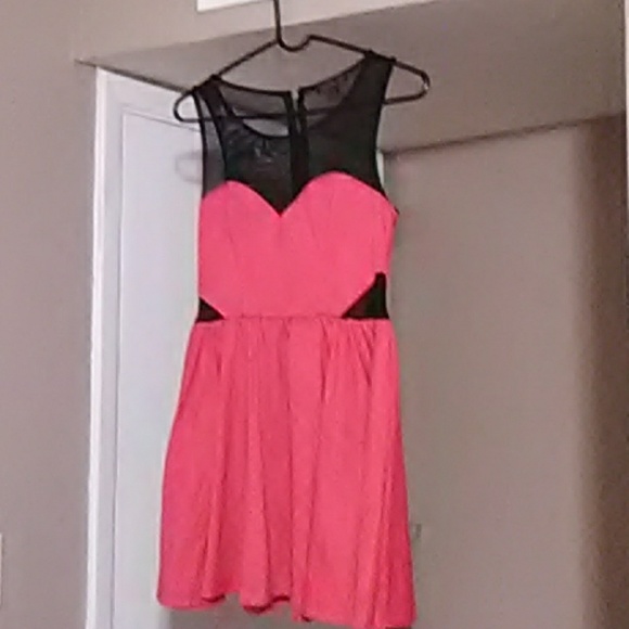 Dress - Picture 3 of 3